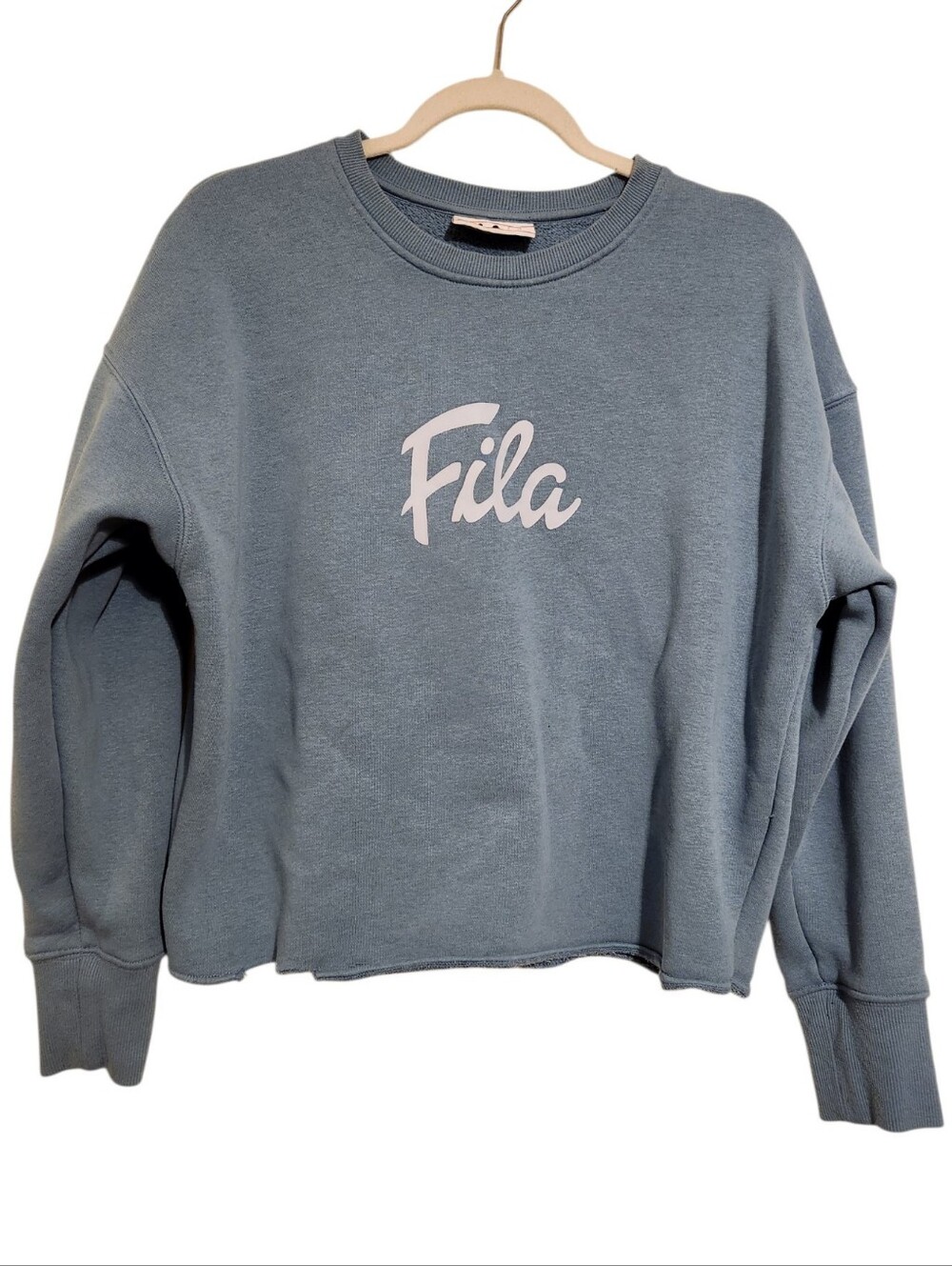FILA | Women's Blue Cropped Crewneck Sweatshirt With Raw Hem (Size Medium)